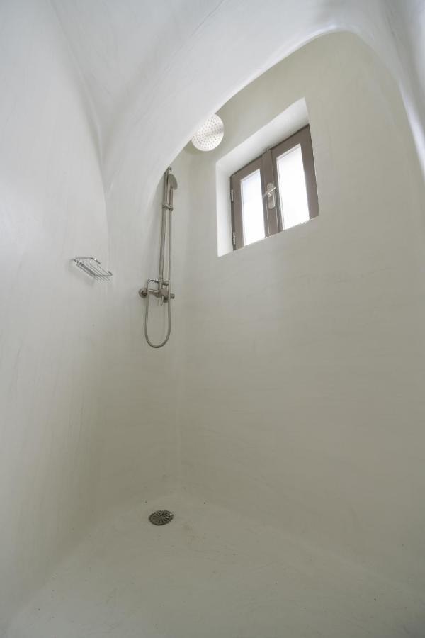 Astrea Suites "Ostria Cave Villa-Outdoor Jacuzzi" Oia  Esterno foto