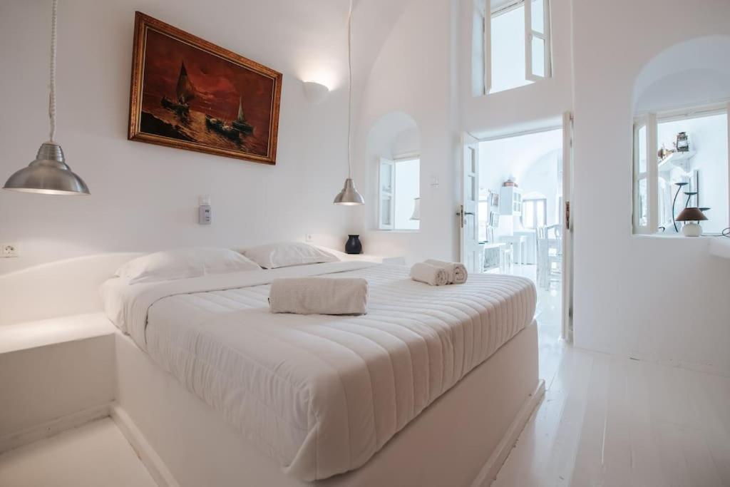 Astrea Suites "Ostria Cave Villa-Outdoor Jacuzzi" Oia  Esterno foto