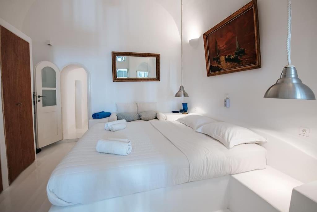 Astrea Suites "Ostria Cave Villa-Outdoor Jacuzzi" Oia  Esterno foto