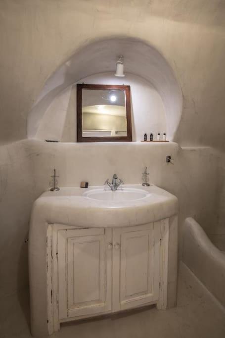Astrea Suites "Ostria Cave Villa-Outdoor Jacuzzi" Oia  Esterno foto